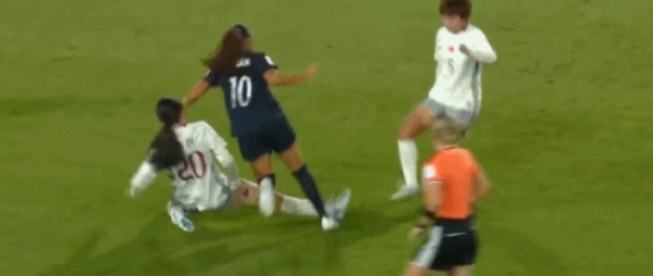 头名晋级！U17中国女足3-2美国U17将战法国 刘雨希双响赵嘉怡破门