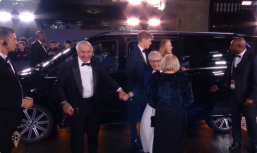 【金球颁奖实时图集】红毯仪式开始，2001金球奖得主欧文出席